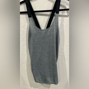 Nike‎ tank
